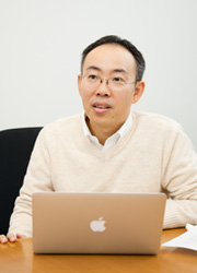 司会の新野淳一（Publickey）