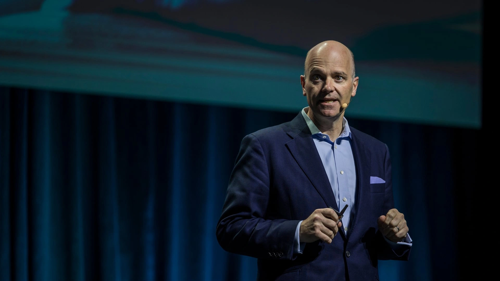 Explore the AI World Tour Hub