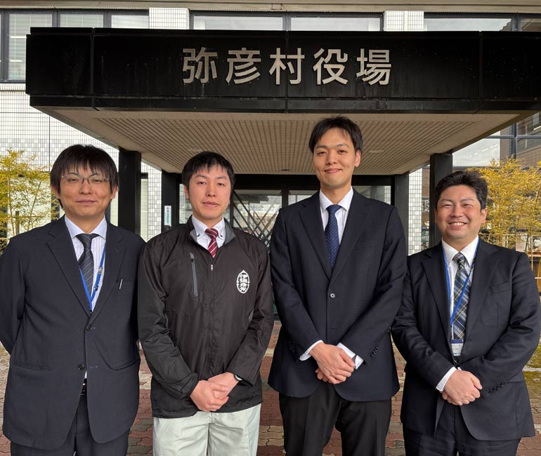 弥彦村役場集合写真2