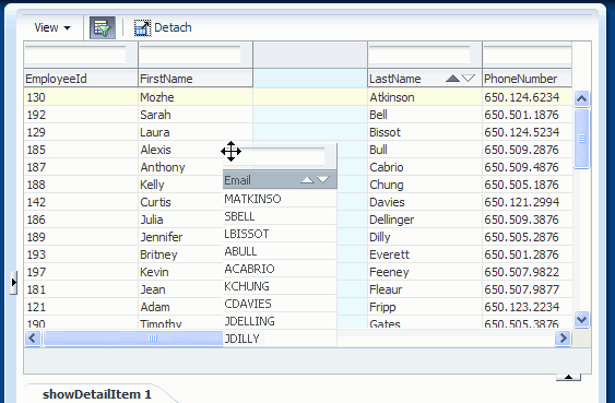 上と同じ表示で、Email列を別の位置に移動している様子。